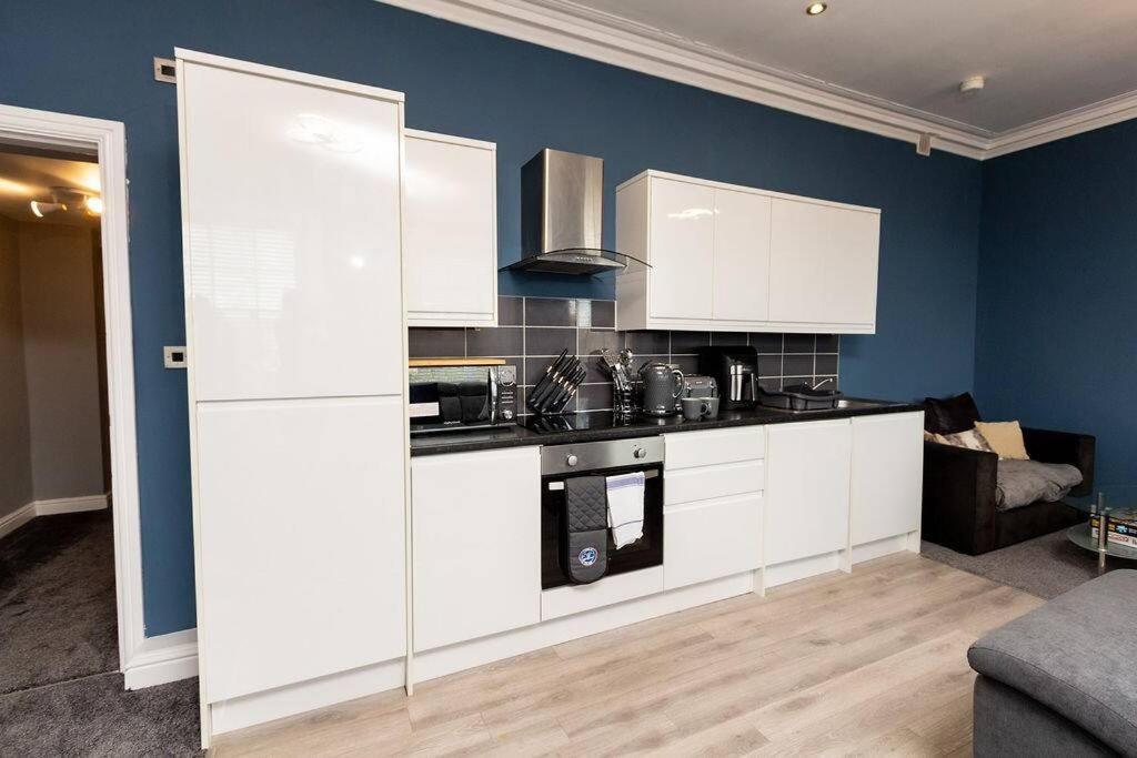 Lavish 2Bed Apartment In The Heart Of بيركينهيد المظهر الخارجي الصورة